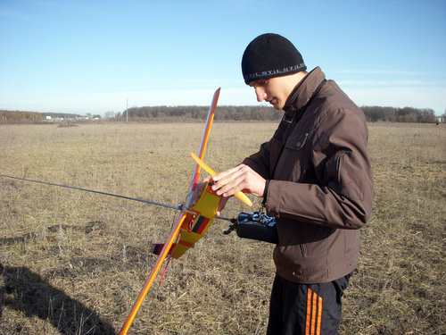 Первая построенная Андреем RC модель типа &quot;Снежок&quot;. Испытательные полеты 10 января 2010 года.