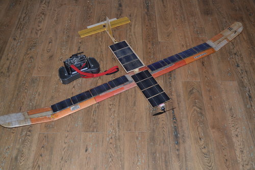 Радиоуправляемая модель  электролета  <br />с  солнечными источниками тока ( F–5–Sol ) , конструкции  Мякинина Валерия <br />и     Василюка  Александра.